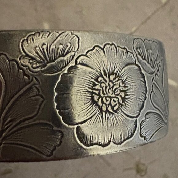 Salisbury Pewter Engraved Floral Bracelet - Picture 2 of 8